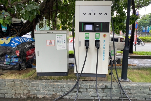 Xe Volvo sạc pin như thế nào?